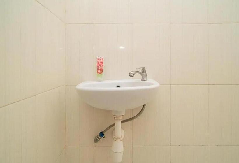 エコノミールーム, Reddoorz Syariah Near Syamsudin Noor Airport 4