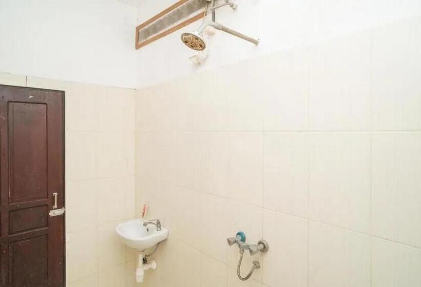 デラックスファミリールーム, Reddoorz Syariah Near Syamsudin Noor Airport 4