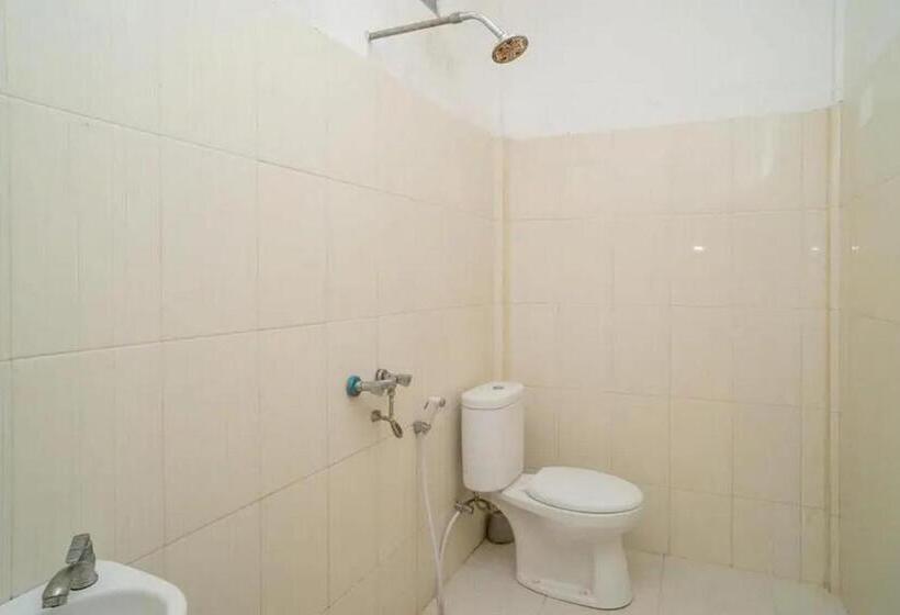 اتاق لوکس خانوادگی, Reddoorz Syariah Near Syamsudin Noor Airport 4