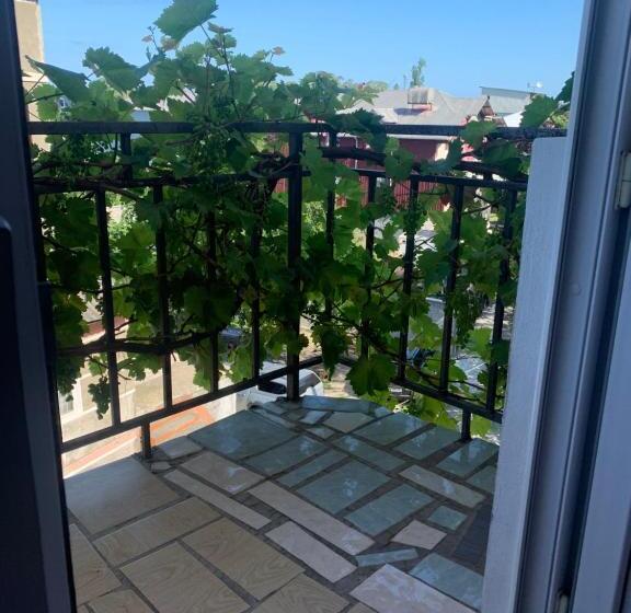 اتاق استاندارد سه تخته با بالکن, Guest House Polaris