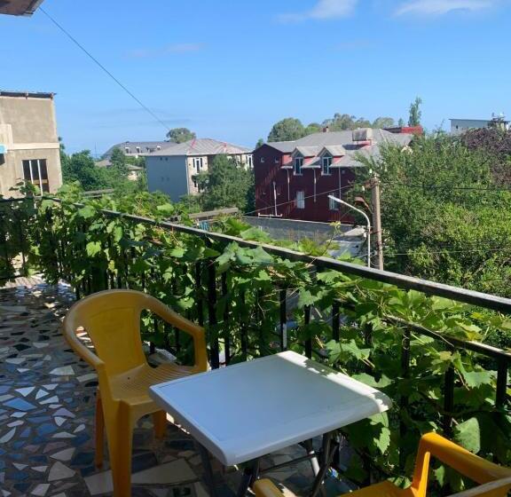 اتاق استاندارد چهارنفره با بالکن, Guest House Polaris