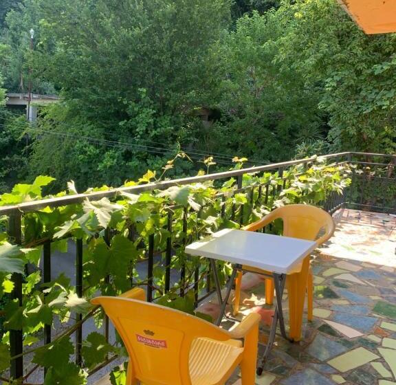 اتاق استاندارد چهارنفره با بالکن, Guest House Polaris