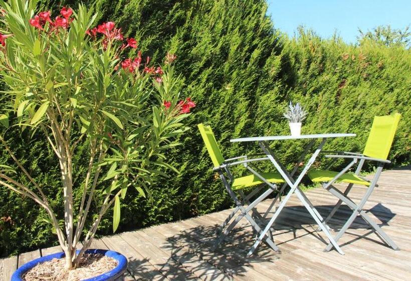 Номер Стандарт с Террасой, La Villanelle Maison D Hôtes