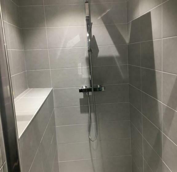 غرفة عائلية, Le 25bis