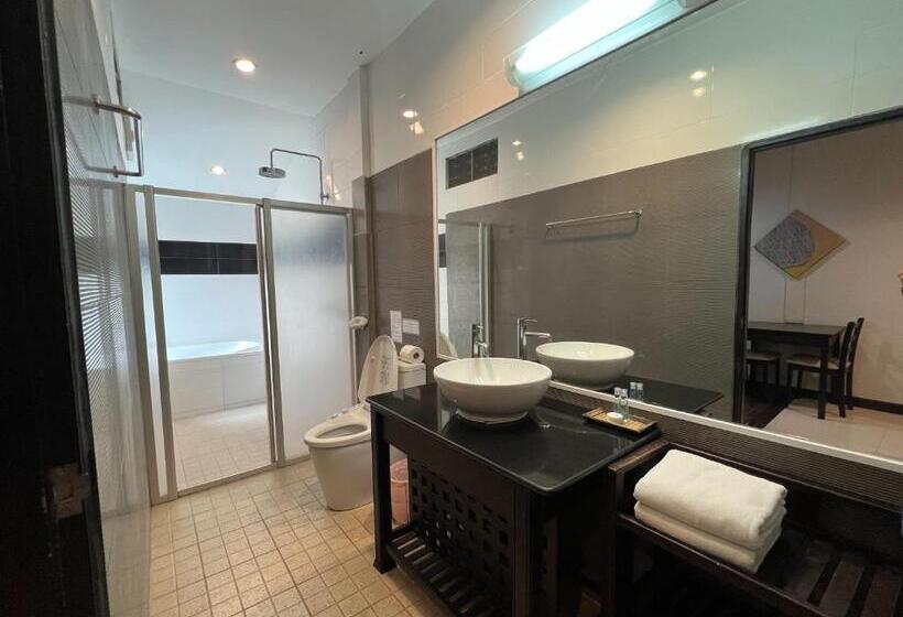 キングサイズベッドのスーペリアルーム, Eastpana Hotel 304 Prachinburi