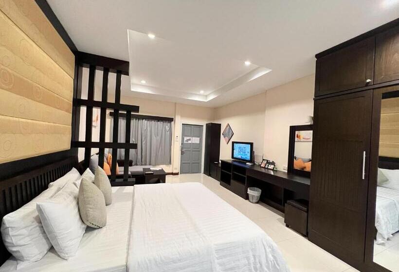 キングサイズベッドのスーペリアルーム, Eastpana Hotel 304 Prachinburi