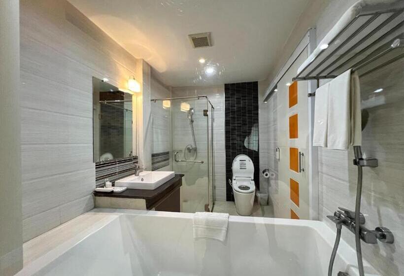 キングサイズベッドのデラックスルーム, Eastpana Hotel 304 Prachinburi