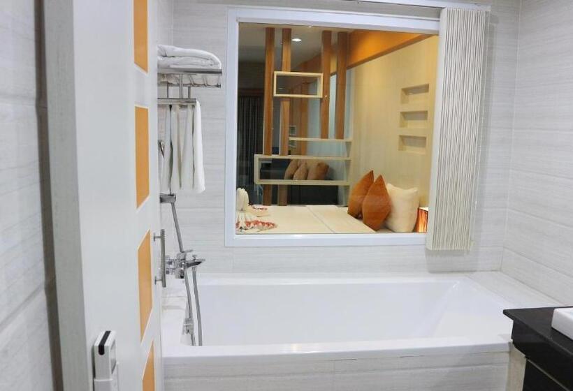 キングサイズベッドのデラックスルーム, Eastpana Hotel 304 Prachinburi