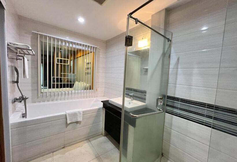 Номер Deluxe Кровать Кинг, Eastpana Hotel 304 Prachinburi