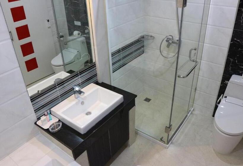 キングサイズベッドのデラックスルーム, Eastpana Hotel 304 Prachinburi