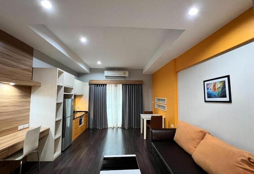 キングサイズベッドのデラックスルーム, Eastpana Hotel 304 Prachinburi