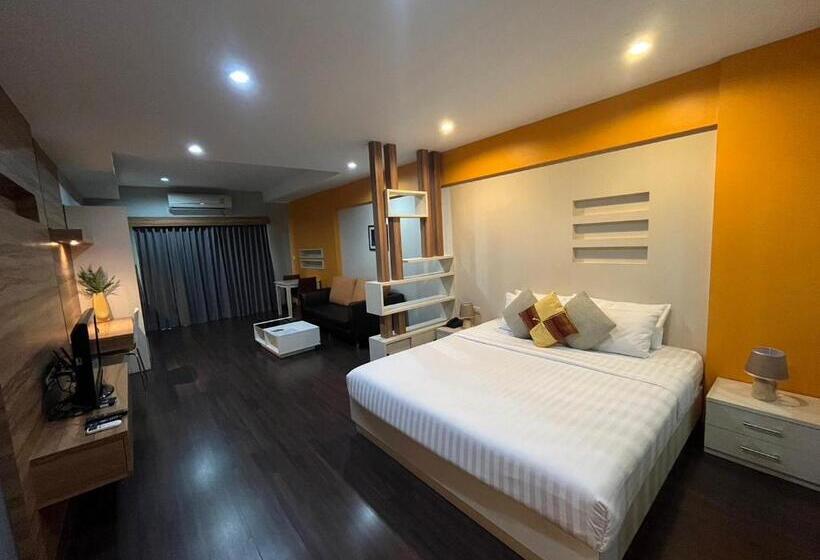 キングサイズベッドのデラックスルーム, Eastpana Hotel 304 Prachinburi