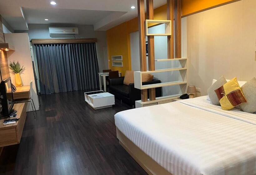 キングサイズベッドのデラックスルーム, Eastpana Hotel 304 Prachinburi