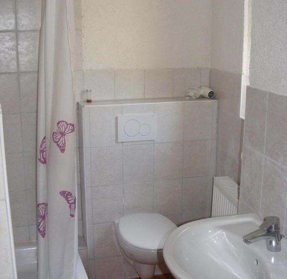 Номер Стандарт, Zum Achten Himmel