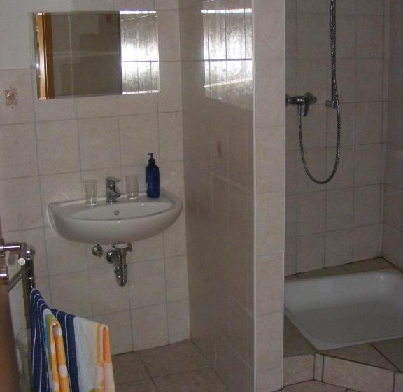 Номер Стандарт, Zum Achten Himmel