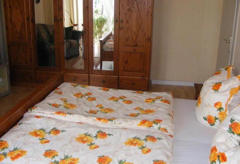 Номер Стандарт, Zum Achten Himmel