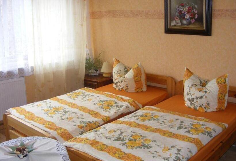 Номер Стандарт, Zum Achten Himmel