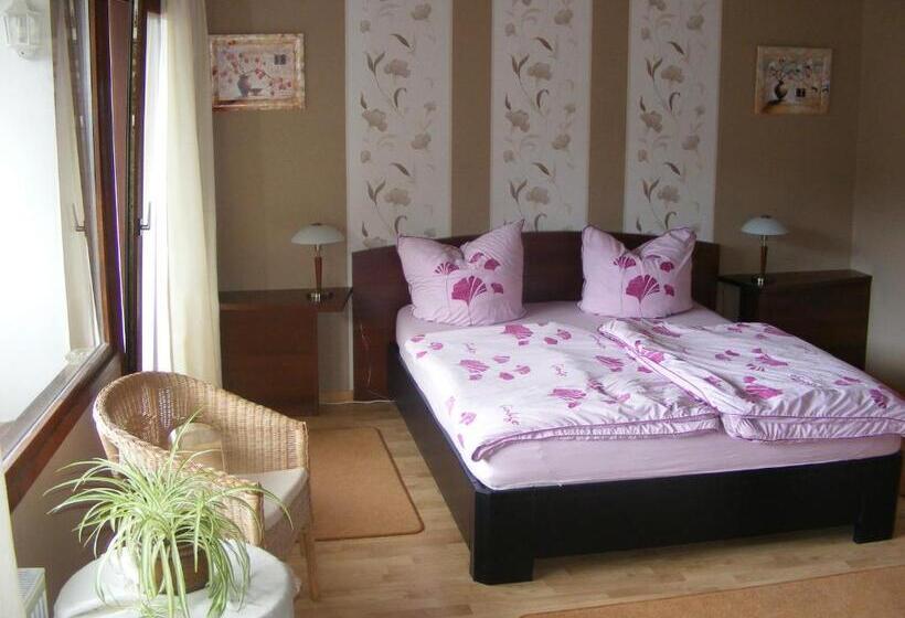 Номер Стандарт, Zum Achten Himmel