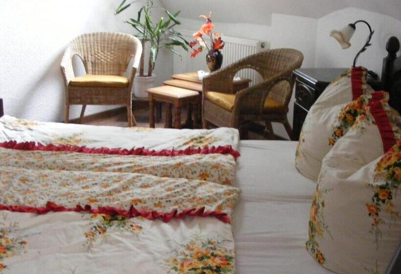 Номер Стандарт, Zum Achten Himmel