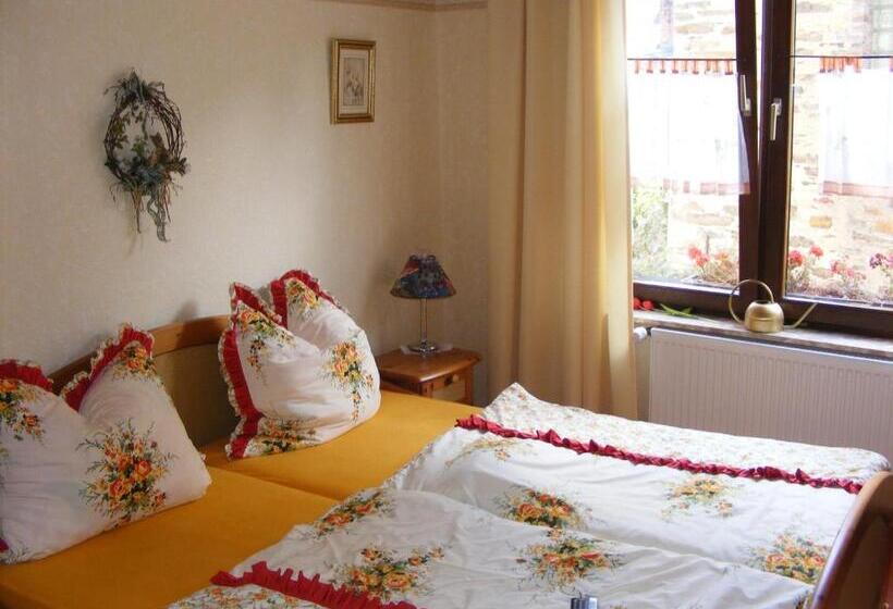 Номер Стандарт, Zum Achten Himmel