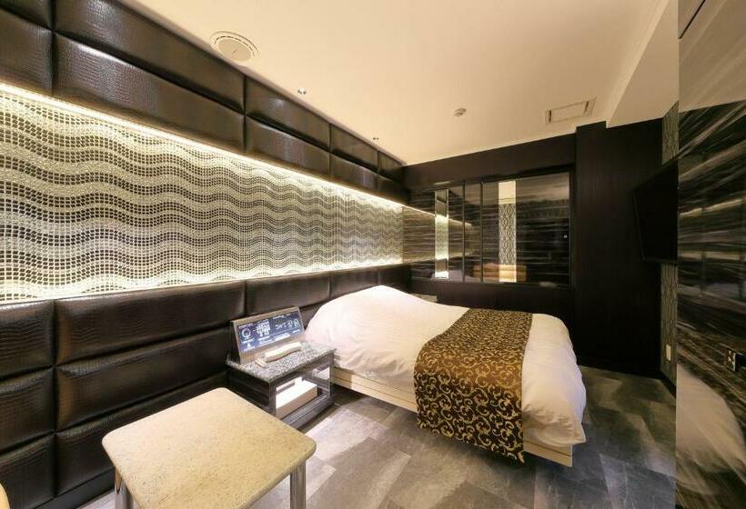 חדר סטנדרט, Cherena Kunitachi