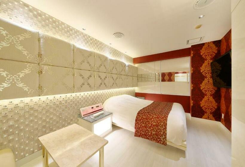 חדר סטנדרט, Cherena Kunitachi