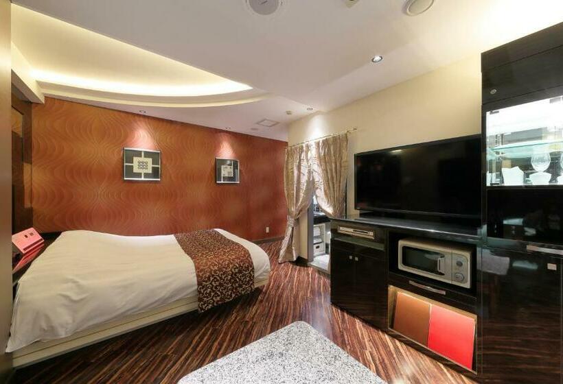 חדר סטנדרט, Cherena Kunitachi