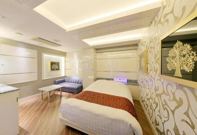 חדר סטנדרט, Cherena Kunitachi