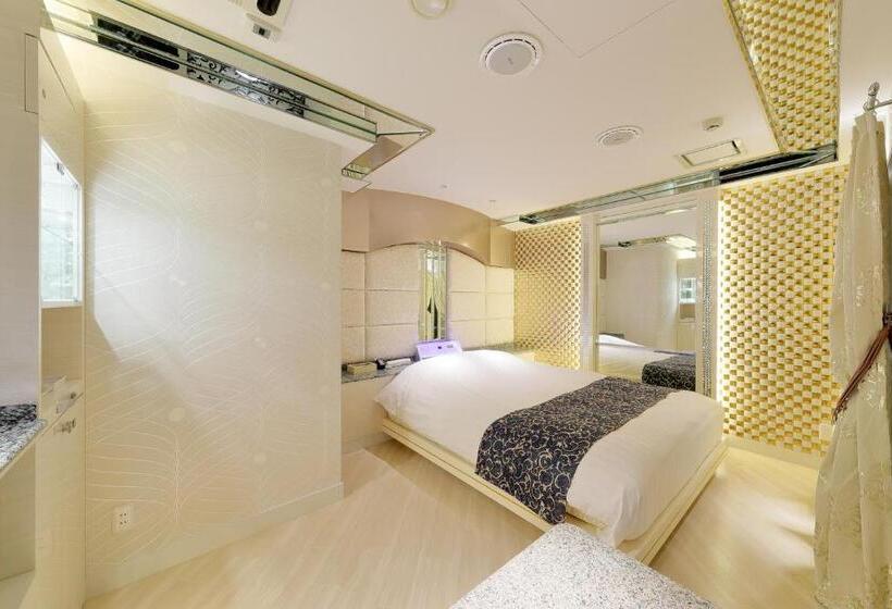 חדר סטנדרט, Cherena Kunitachi