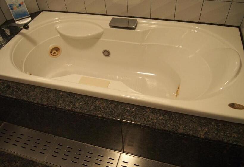 חדר דלוקס, Cherena Kunitachi