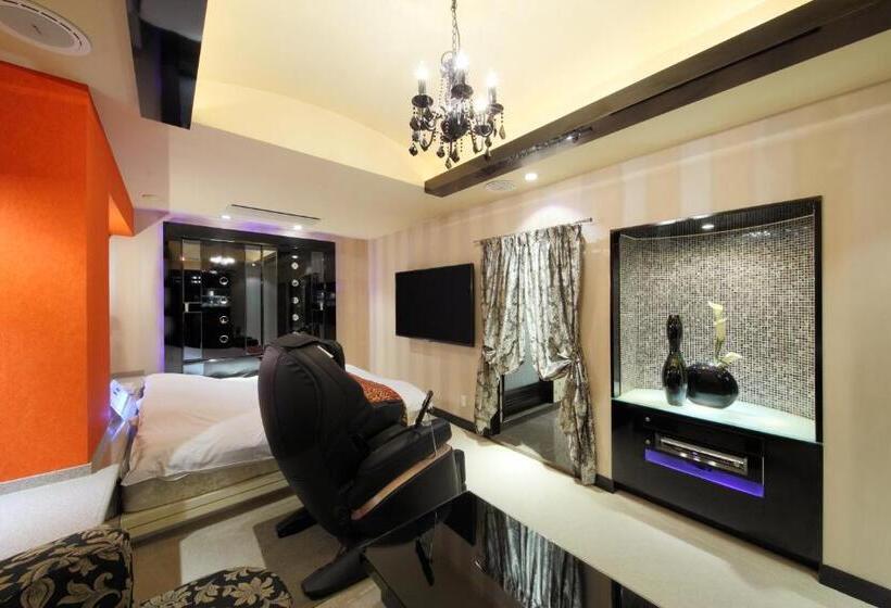 חדר דלוקס, Cherena Kunitachi