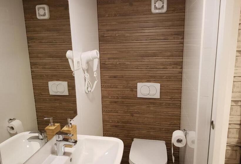 اتاق استاندارد چهار تخته, Piraneska