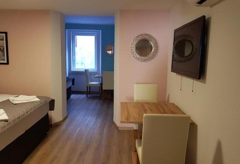 اتاق استاندارد چهار تخته, Piraneska