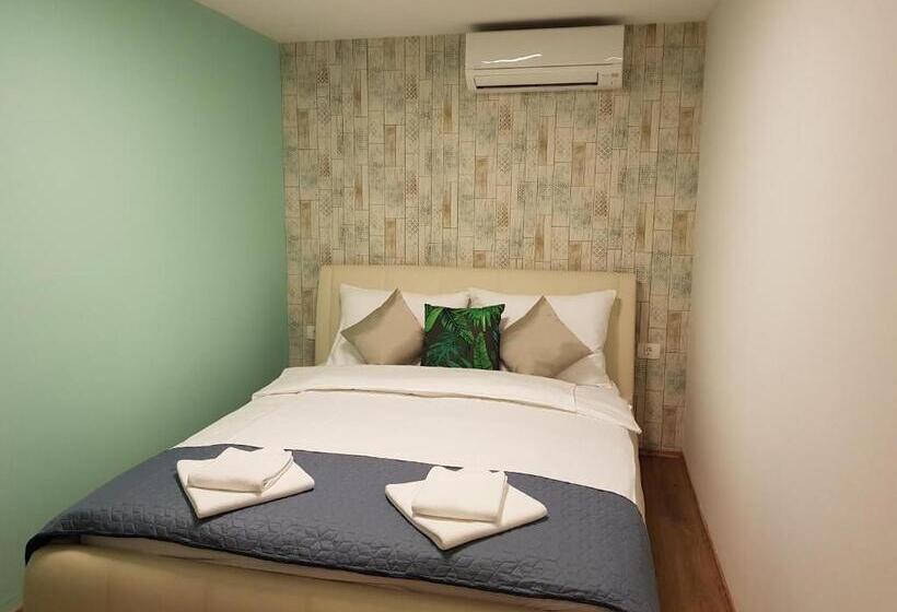 اتاق اکونومی, Piraneska