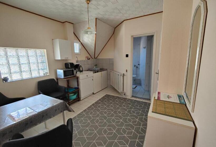 Апартаменты 1 Спальня с Балконом, Viola House