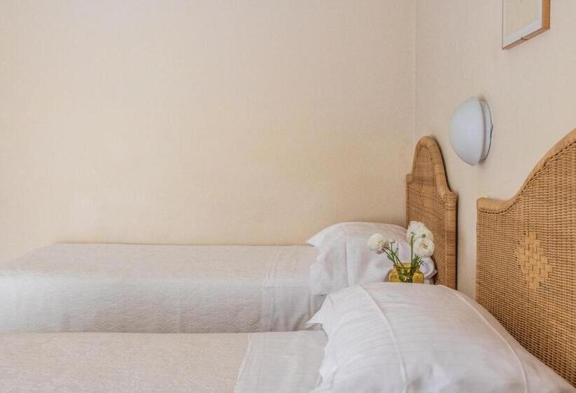 Quarto Triplo Estandar com Sacada, Villa Arizona