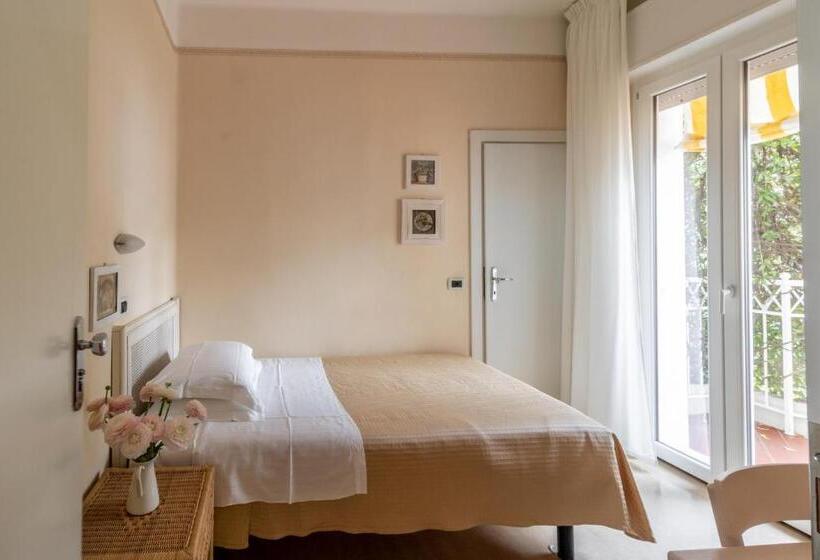 庭の見えるシングルルーム, Villa Arizona