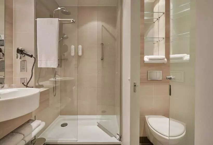4 Bett Standardzimmer, H2 Hotel Berlin Alexanderplatz