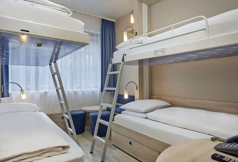 4 Bett Standardzimmer, H2 Hotel Berlin Alexanderplatz
