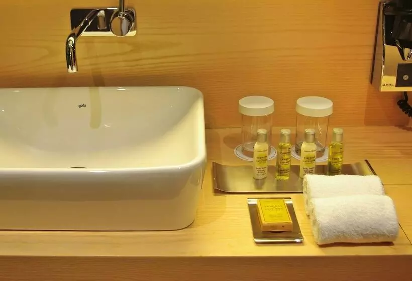اتاق استاندارد با تخت دوبل, Doubletree By Hilton Hotel Girona