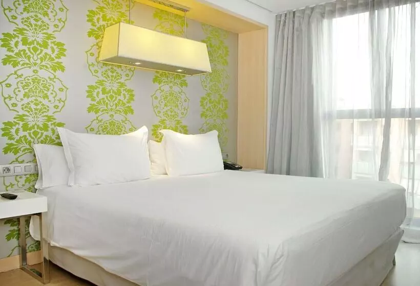 اتاق استاندارد با تخت دوبل, Doubletree By Hilton Hotel Girona