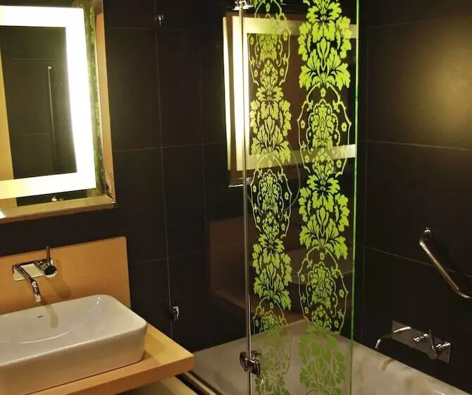 اتاق استاندارد با تخت دوبل, Doubletree By Hilton Hotel Girona