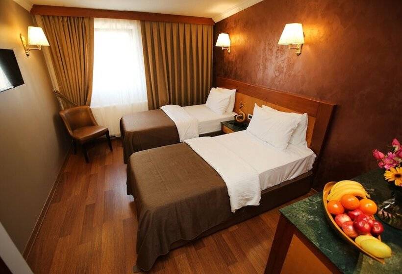 スタンダードトリプルルーム, Peak Star Otel