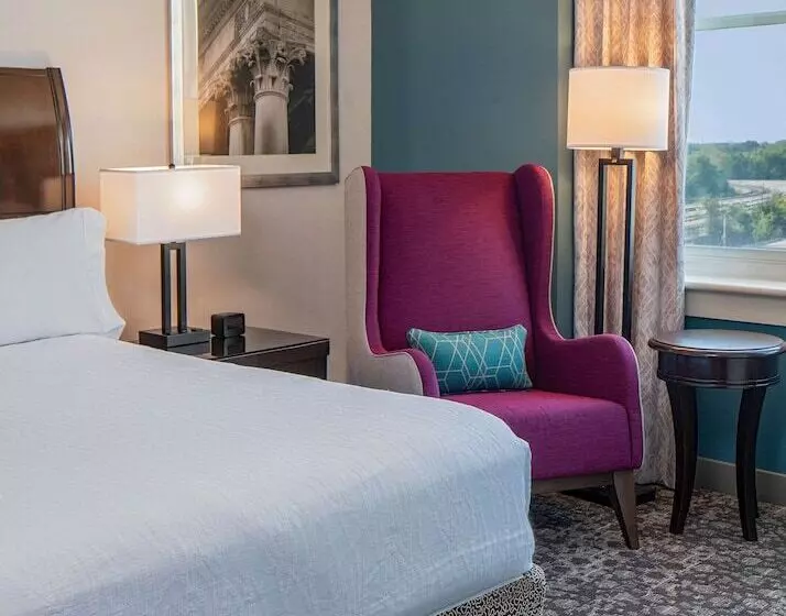 キングサイズベッドのスタンダードルーム, Hilton Garden Inn Jackson Downtown