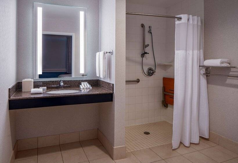 جناح لذوى الاحتياجات الخاصة, Hilton Garden Inn Jackson Downtown