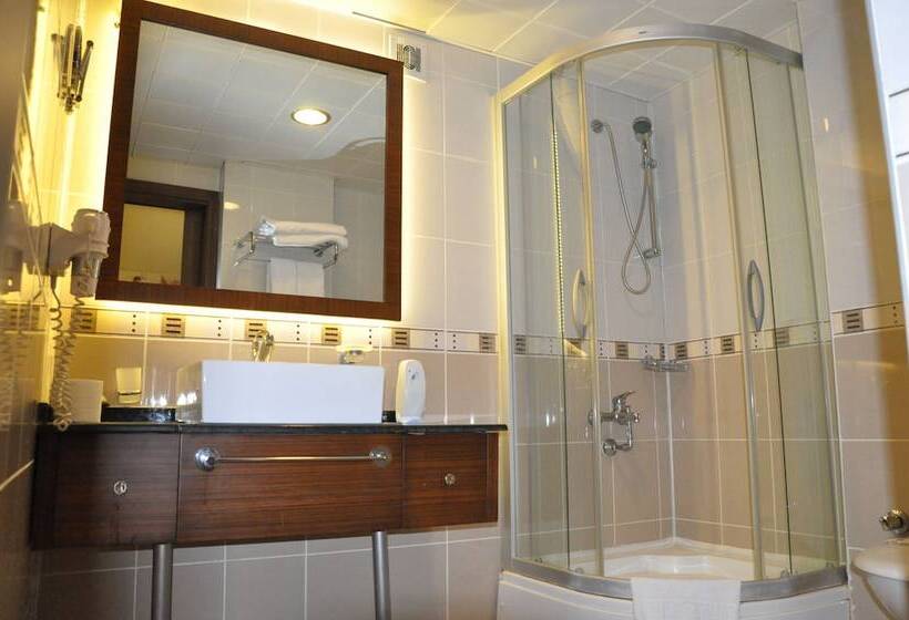 اتاق استاندارد سه نفره, Marlight Boutique