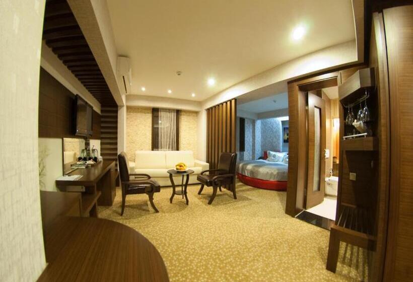 سوییت, Marlight Boutique