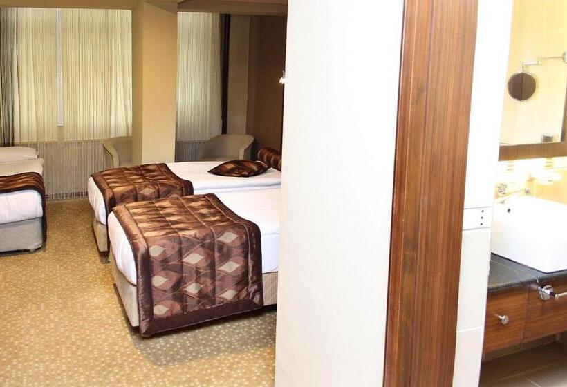 اتاق استاندارد سه نفره, Marlight Boutique