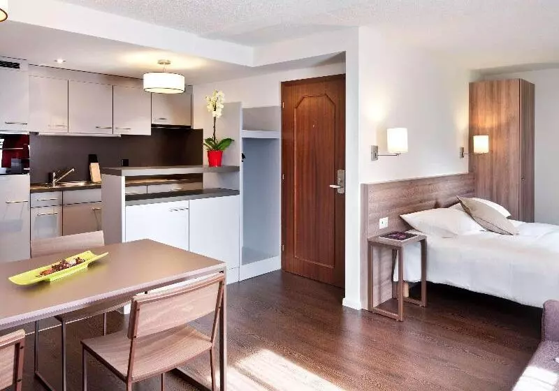 Standard-studio, Mercure Biel