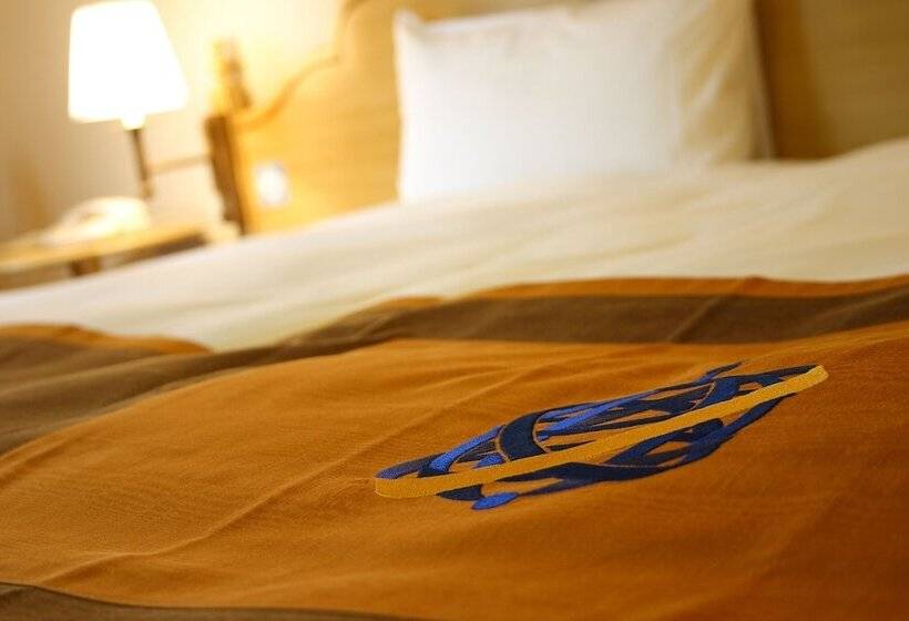 اتاق استاندارد سه نفره, Monterey Nagasaki